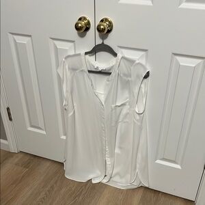 Elegant White Women's Top- 1X DR2 Brand ! Super flowy!